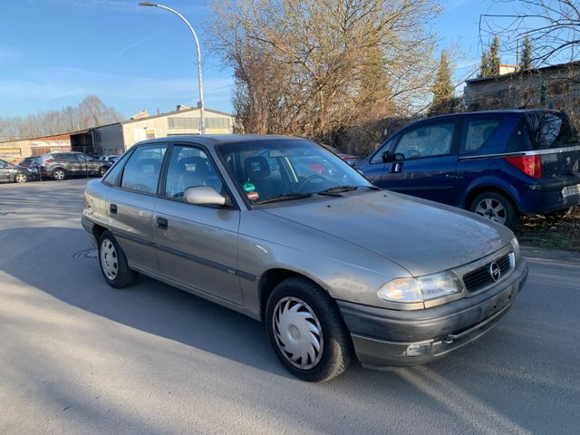 Opel Astra 1.6 Automatik