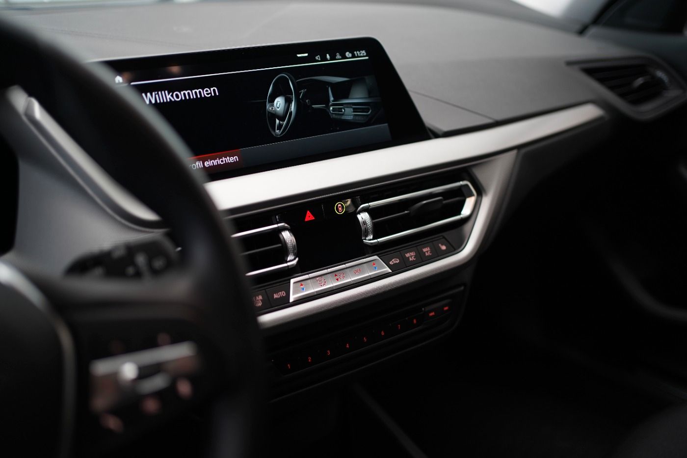 Fahrzeugabbildung BMW 118iA Advantage +LED+Navigation+Einparkhilfe+