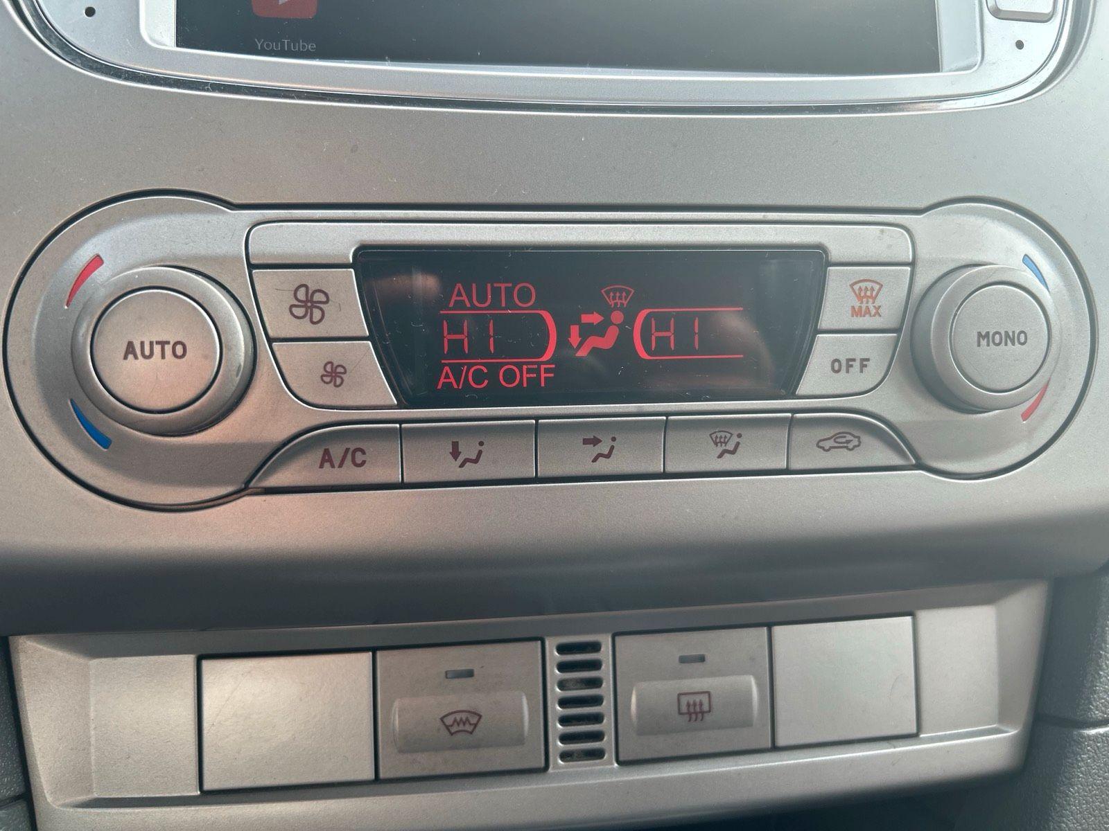 Ford Focus 2010 — photo 10