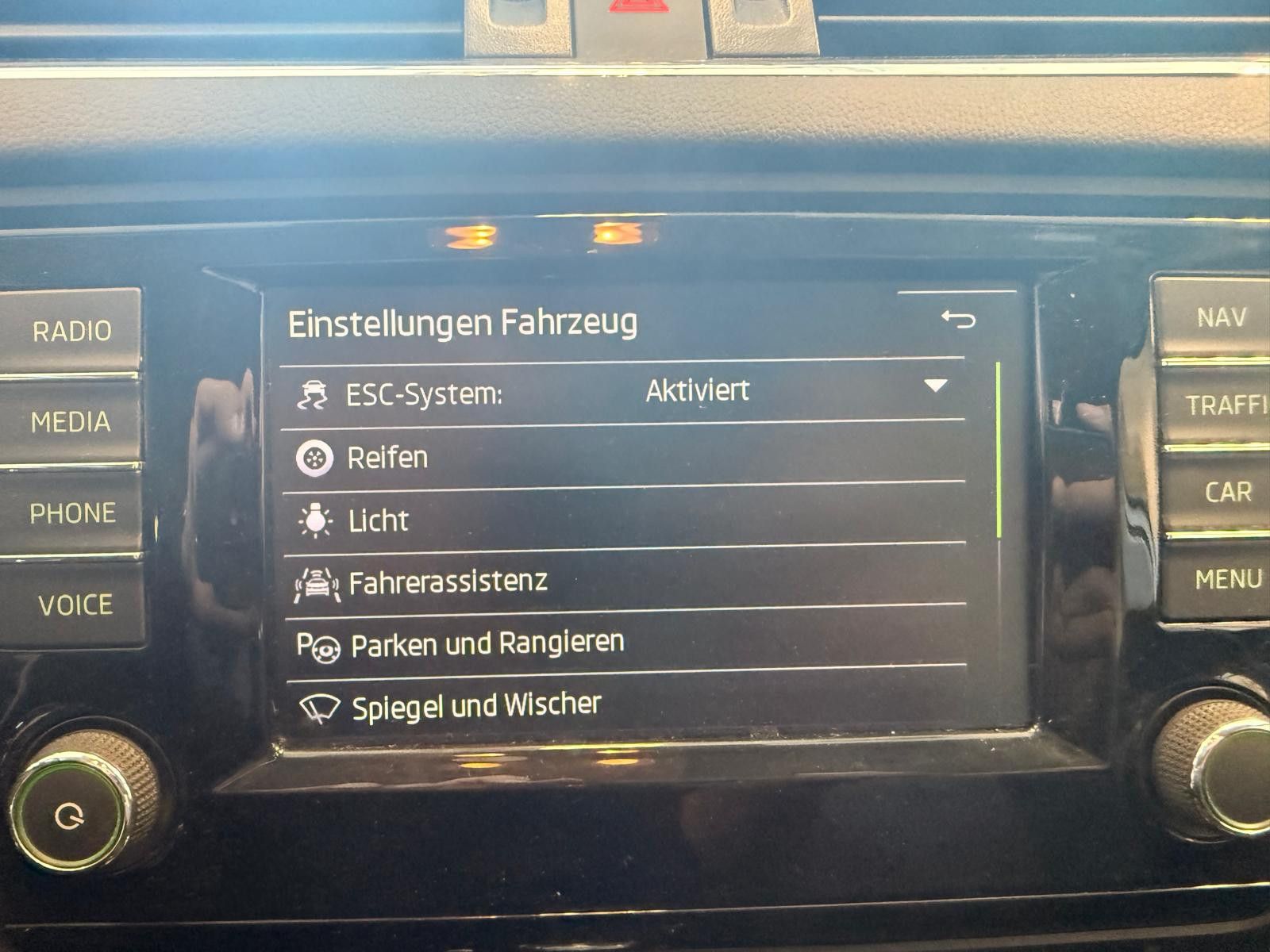 Fahrzeugabbildung SKODA Octavia Combi Ambition/ 1.HAND / NAVI/KLIMA/