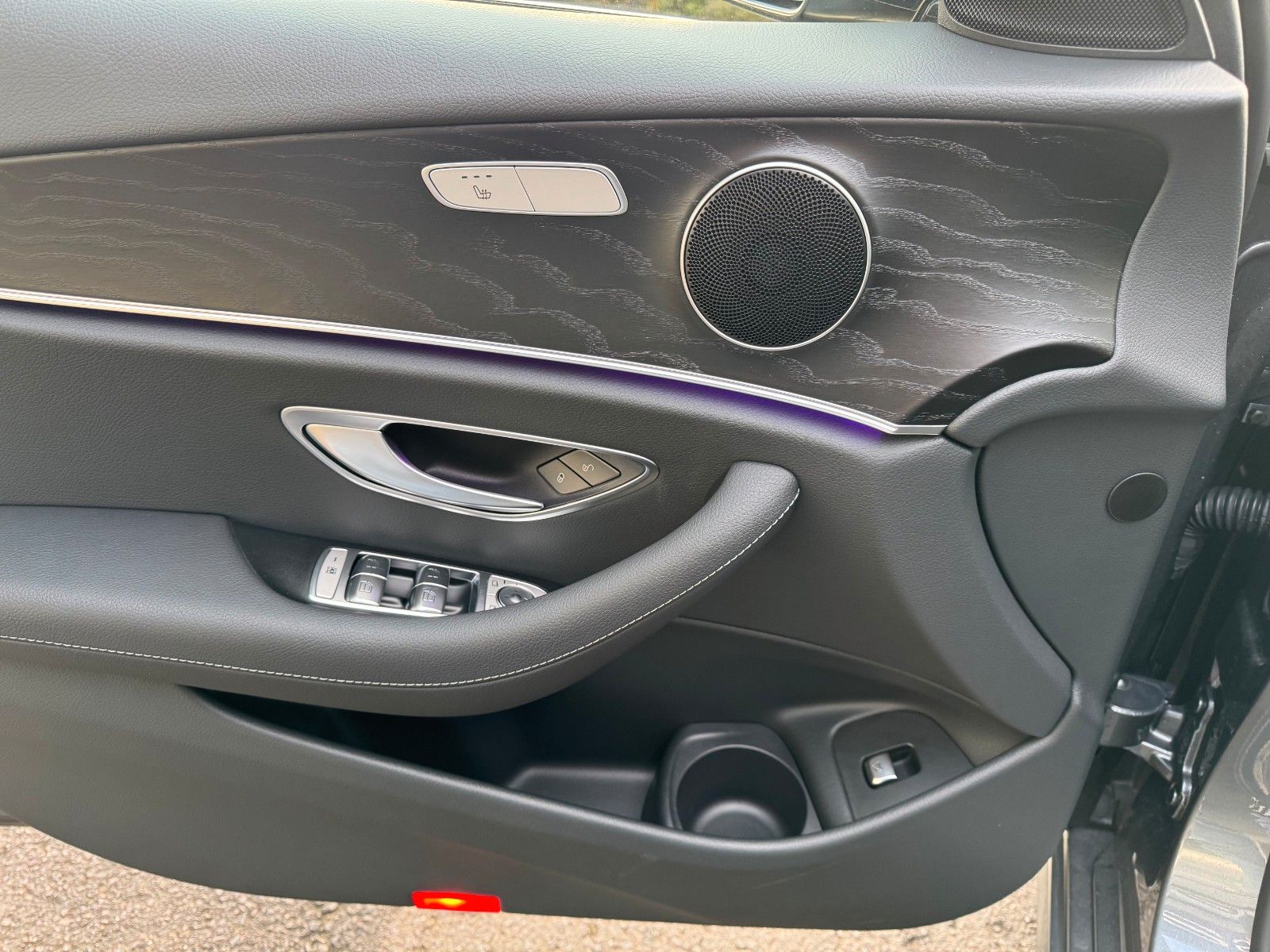 Fahrzeugabbildung Mercedes-Benz E 220d Avantgarde+Distr+Pano+AHK+MultiB+Ambiente