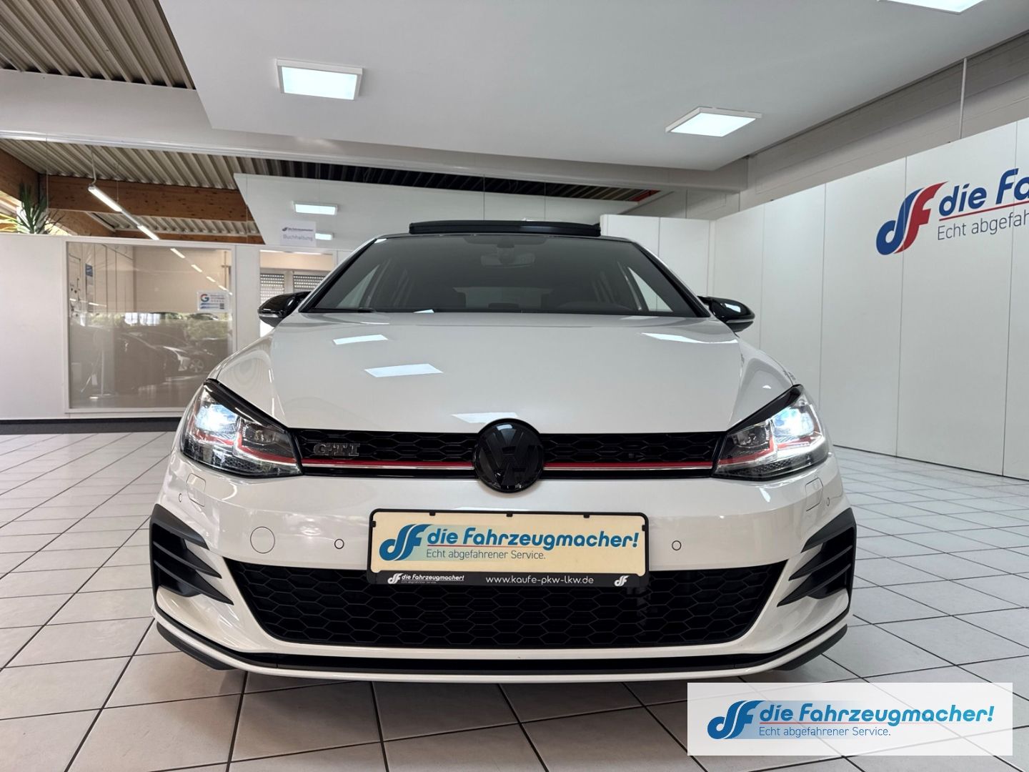 Fahrzeugabbildung Volkswagen Golf VII GTI DSG TOP-Panodach Navi VOLL-LED ACC