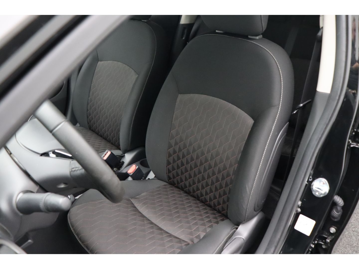Fahrzeugabbildung Mitsubishi Space Star Select+ 1,2 l MIVEC M T AS&G mit AHK
