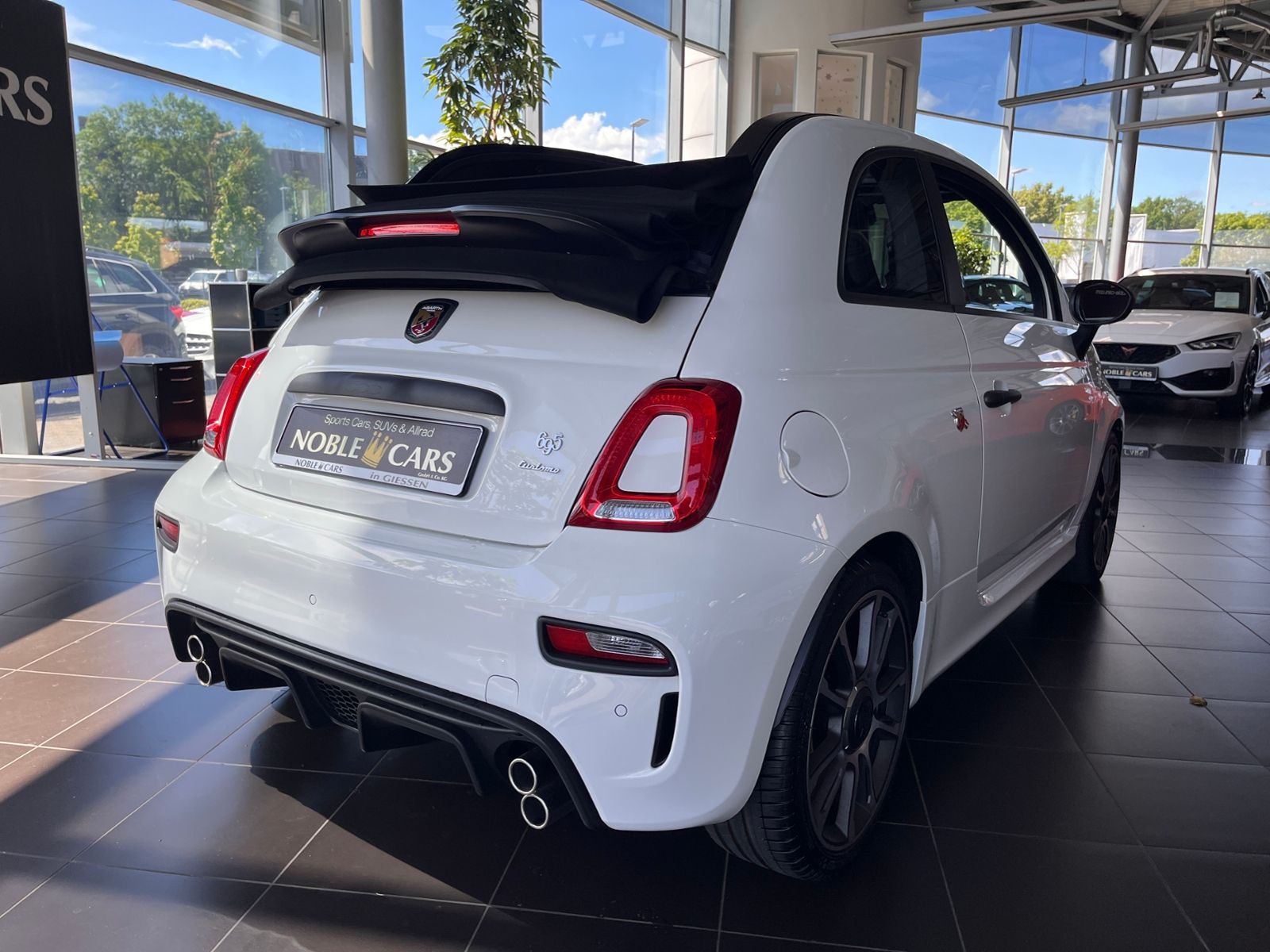 Fahrzeugabbildung Abarth 695C Turismo  LEDER NAV DAB PDC