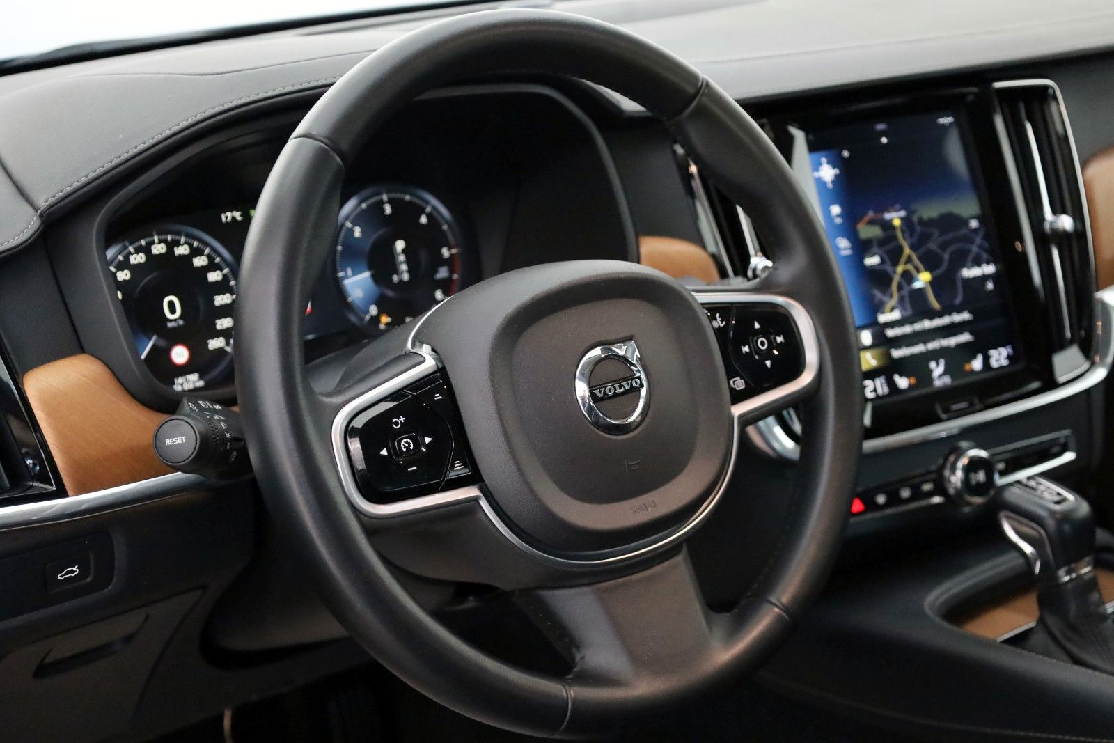 Fahrzeugabbildung Volvo V90 Kombi Inscription AWD Leder,Navi,LED,ACC,AHK