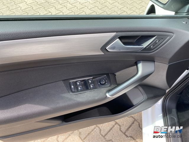 Volkswagen Touran 1.5 TSI Comfortline 7 Sitzer LEDNaviAHK