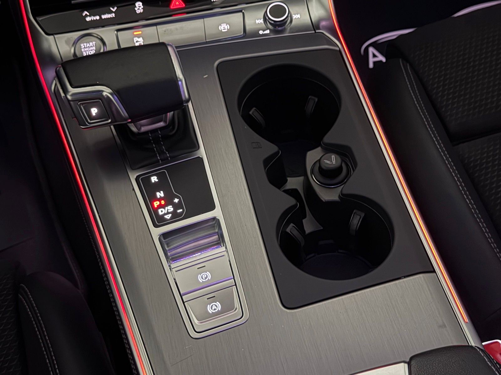 Fahrzeugabbildung Audi A6 Lim. 55 TFSI e Quattro/S6 OPTIK/STERNENHIMMEL