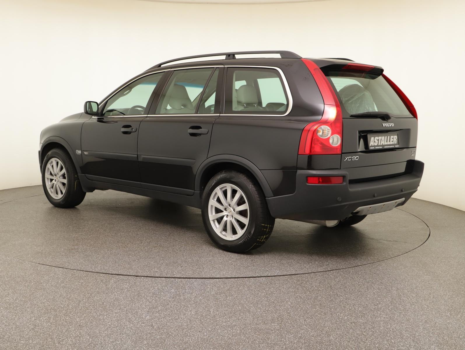 Volvo XC90 2.5 T AWD Momentum Leder+Parktr+SHZ+Tempom.