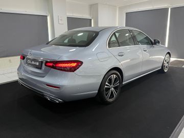 Mercedes E 200 - 11