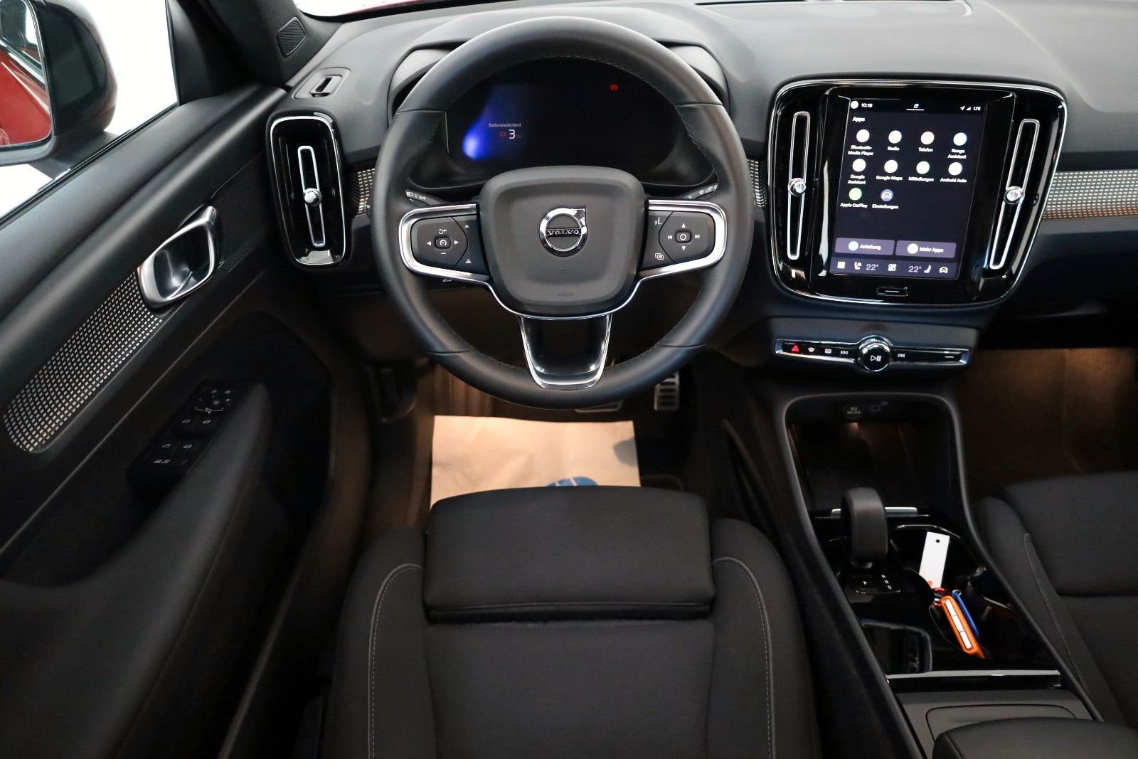 Fahrzeugabbildung Volvo XC40 Plus Recharge,Navi,LED,SH,Kamera,ACC,