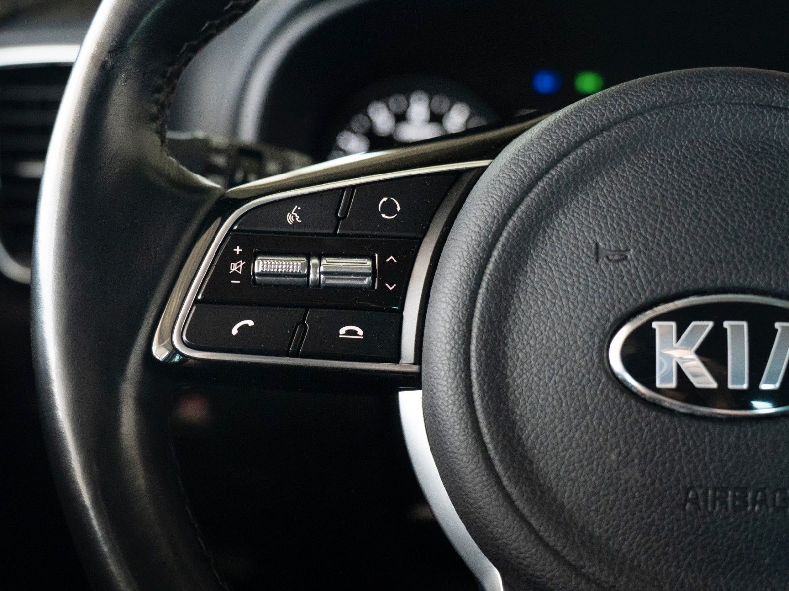 Fahrzeugabbildung Kia Sportage Platinum Edition 4WD/AHK/PANO/KAMERA