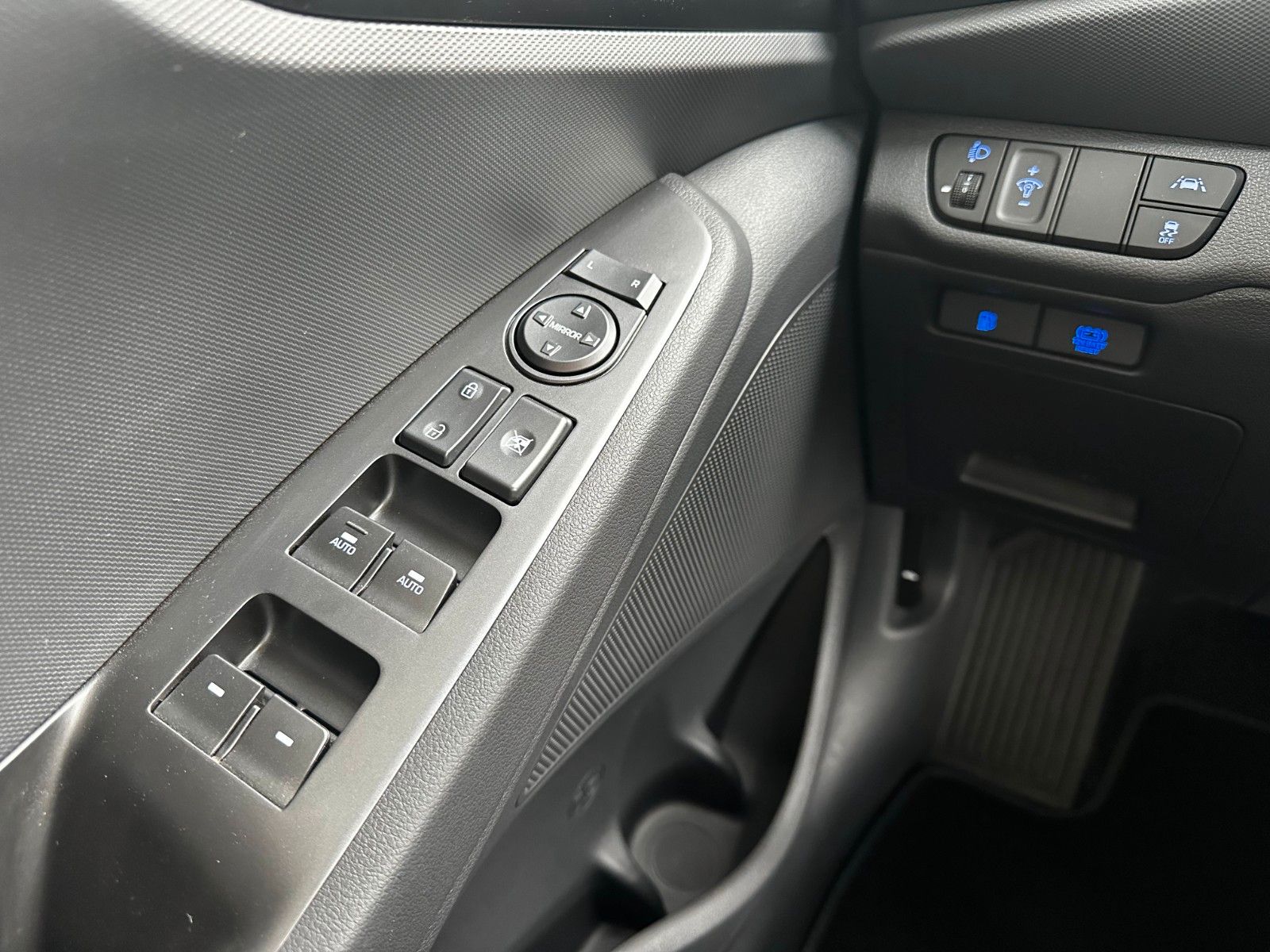 Fahrzeugabbildung Hyundai IONIQ Trend HEV 1.6l 105PS Carplay/Kamera!