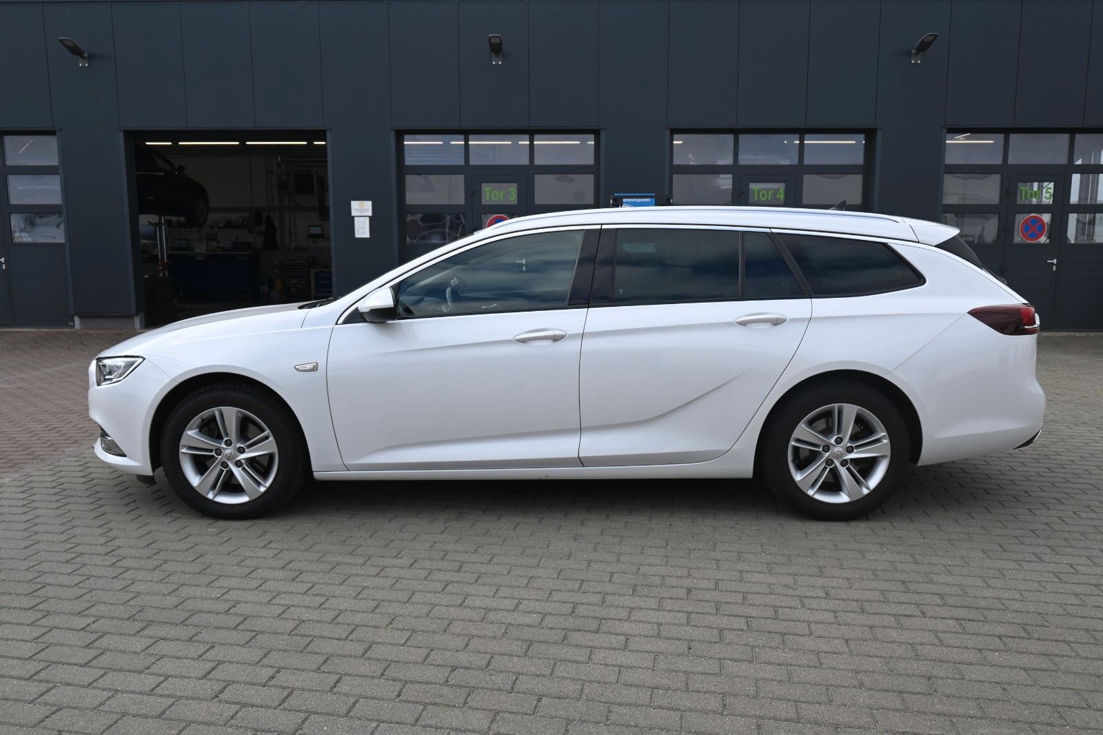 Fahrzeugabbildung Opel Insignia B Sports Tourer Innovation 4x4