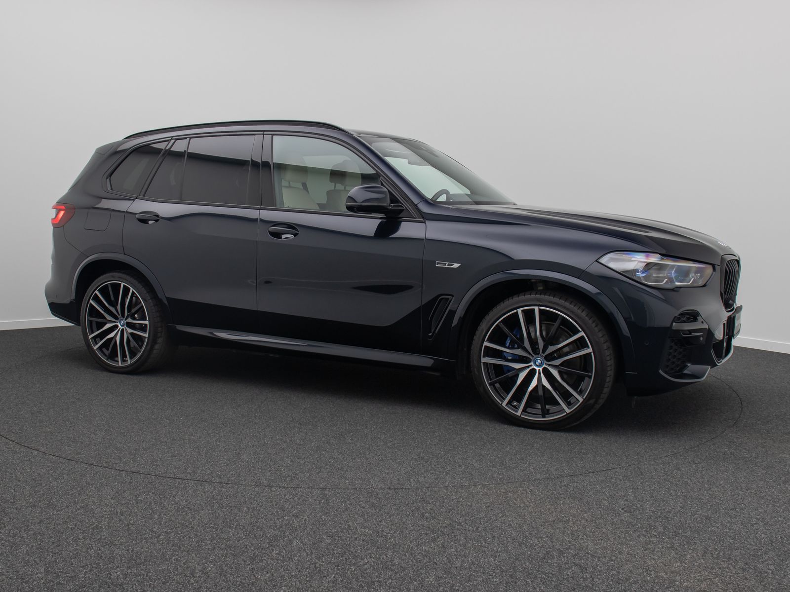 Fahrzeugabbildung BMW X5 xD45e M Sport 360°Laser HUD DAB HiFi AHK 22"