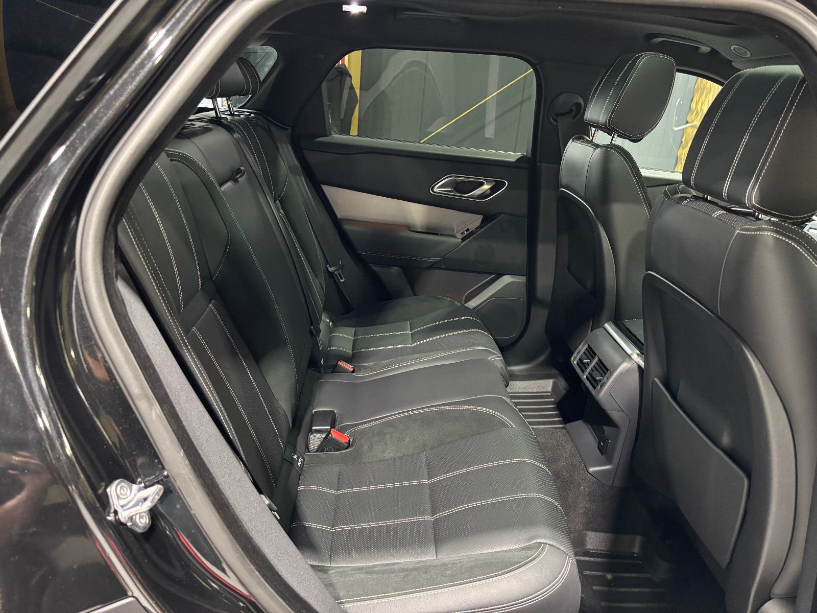 Fahrzeugabbildung Land Rover Range Rover Velar R-Dynamic SE/PANO/MEMORY/APPLE