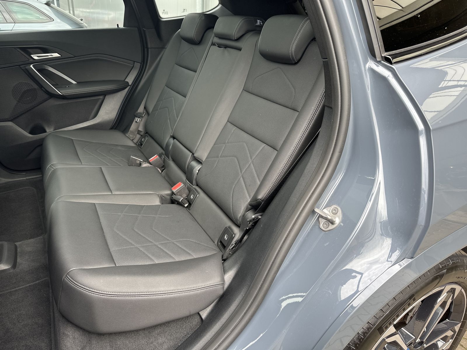 Fahrzeugabbildung BMW iX1 xDrive30 M-Sport NAV+LED+ACC+KAMERA+PANO+SHZ