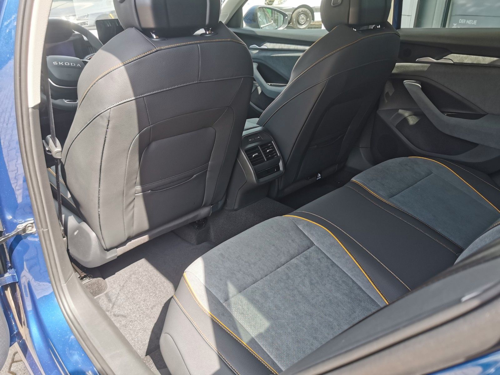 Fahrzeugabbildung SKODA Superb Combi Selection Klima Kamera