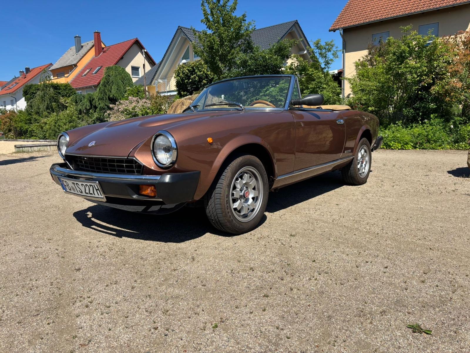 Fiat 124 Spider Restauration Innen / Aussen/ TOP