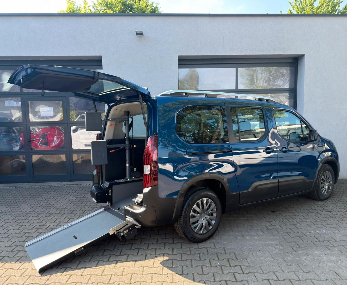 Peugeot Rifter Automatik Behindertengerecht Rollstuhl