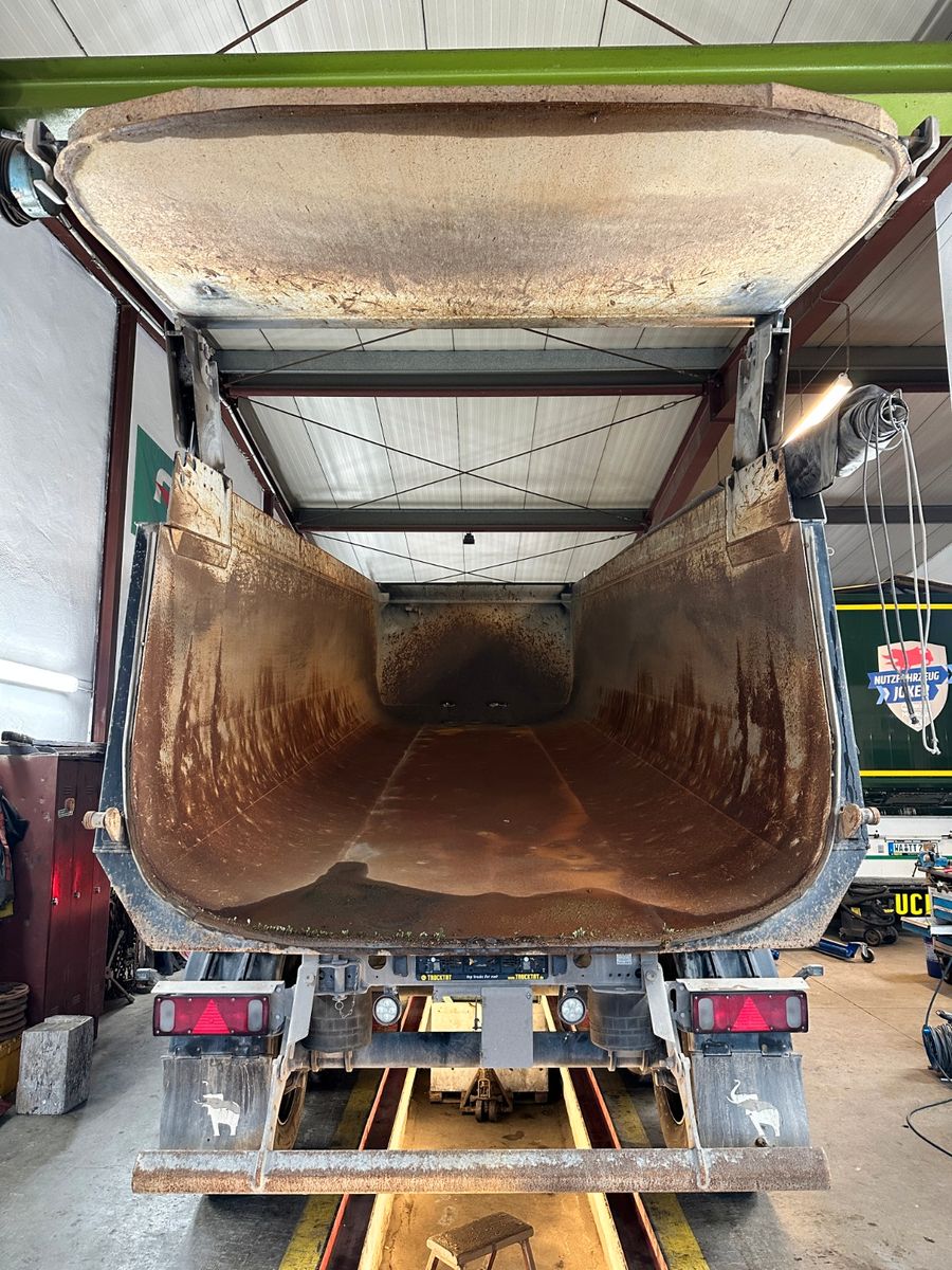 Fahrzeugabbildung Schmitz Cargobull 24 cbm HardoX Halfpipe, hydraulische Rückwand