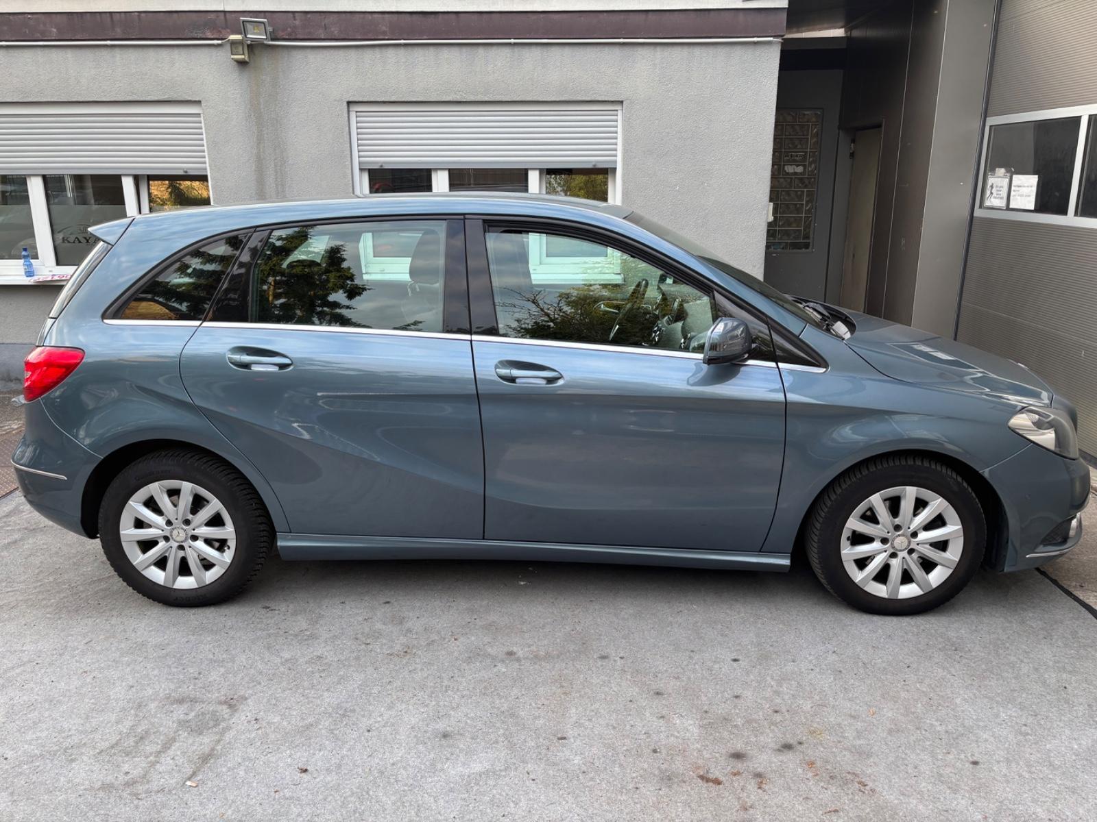Mercedes-Benz B 180 TEILLEDER-SHZ-PDC 2x-ALUFELGEN