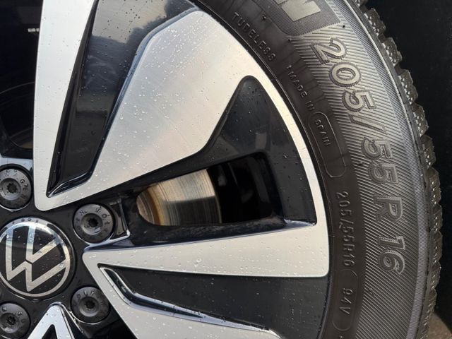 Golf 8 VIII Move 1.5 eTSI AHK-klappbar El. Panod