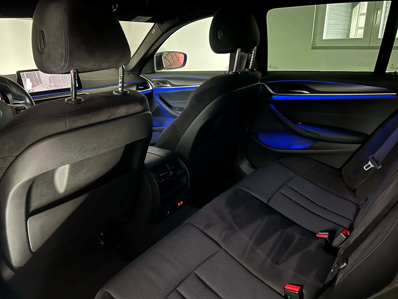 Fahrzeugabbildung BMW 520 d xDrive M SPORT/STHZ/LED/ACC/AHK/AMBIENTE