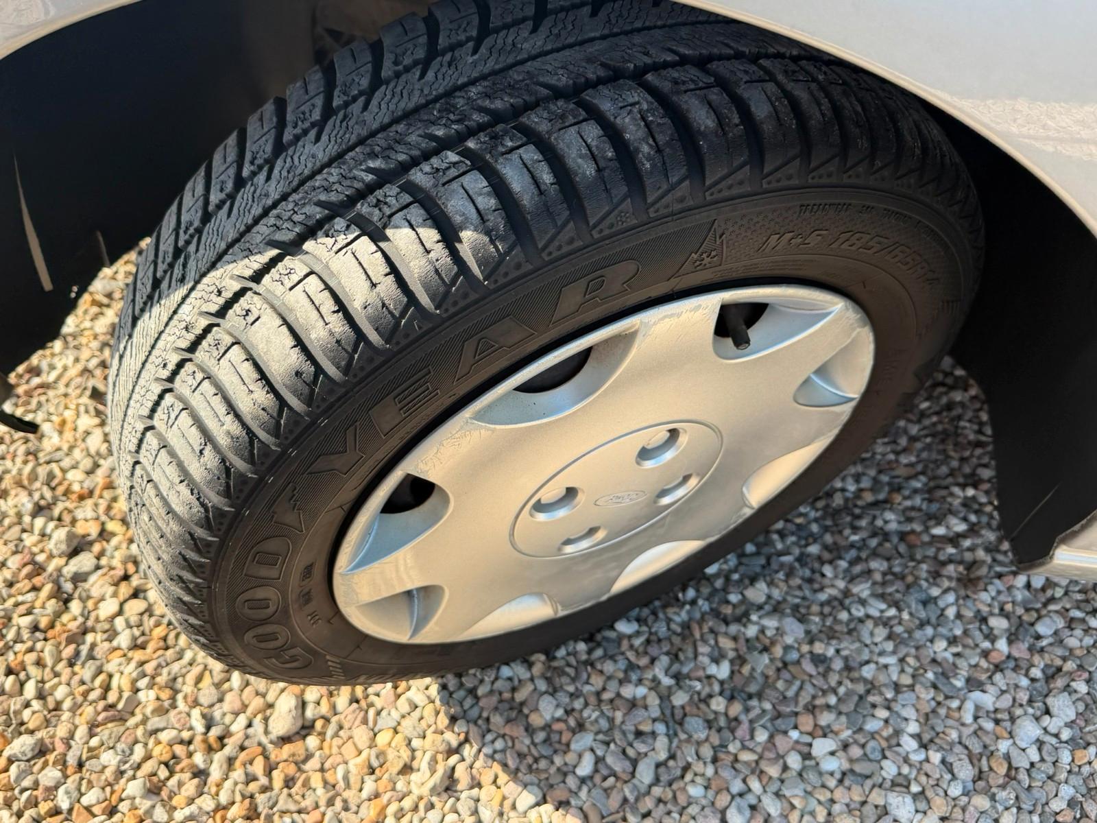 Ford Focus 2004 — photo 17