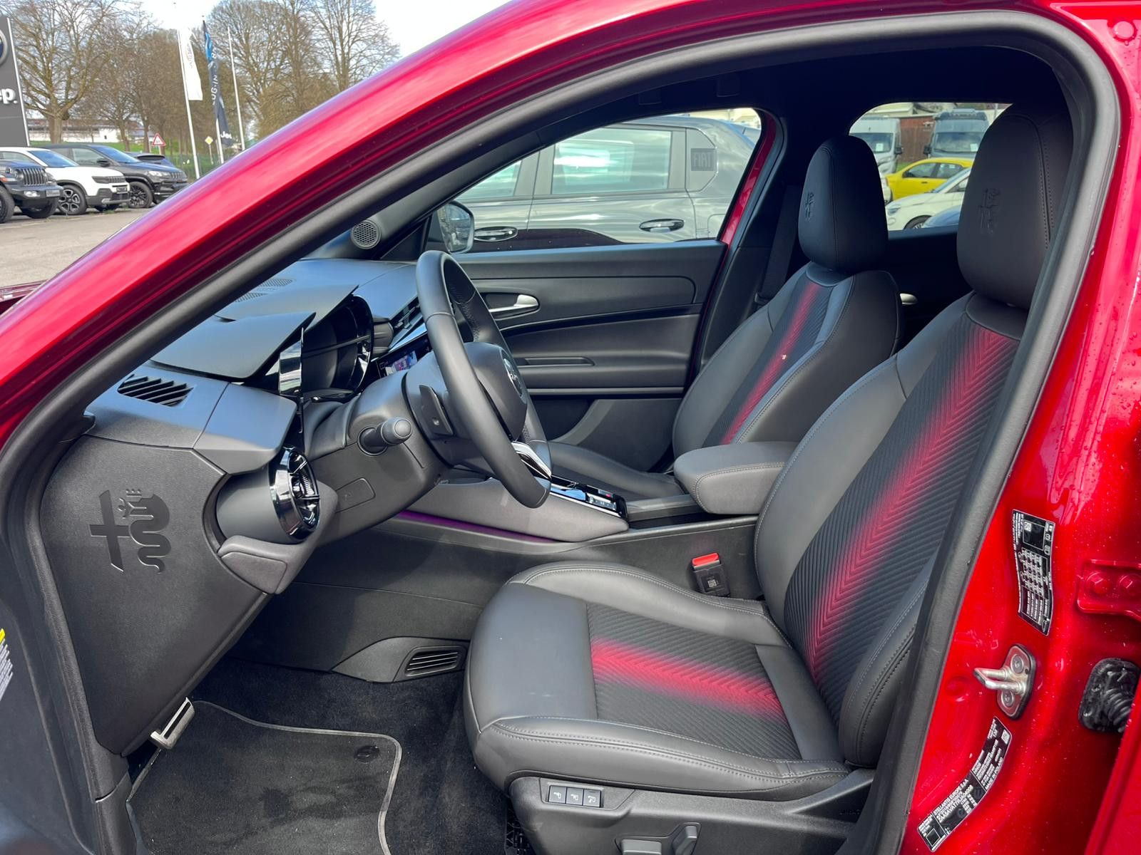 Fahrzeugabbildung Alfa Romeo Junior Ibrida 1.2 VGT 48V-Hybrid 100 kW Speciale