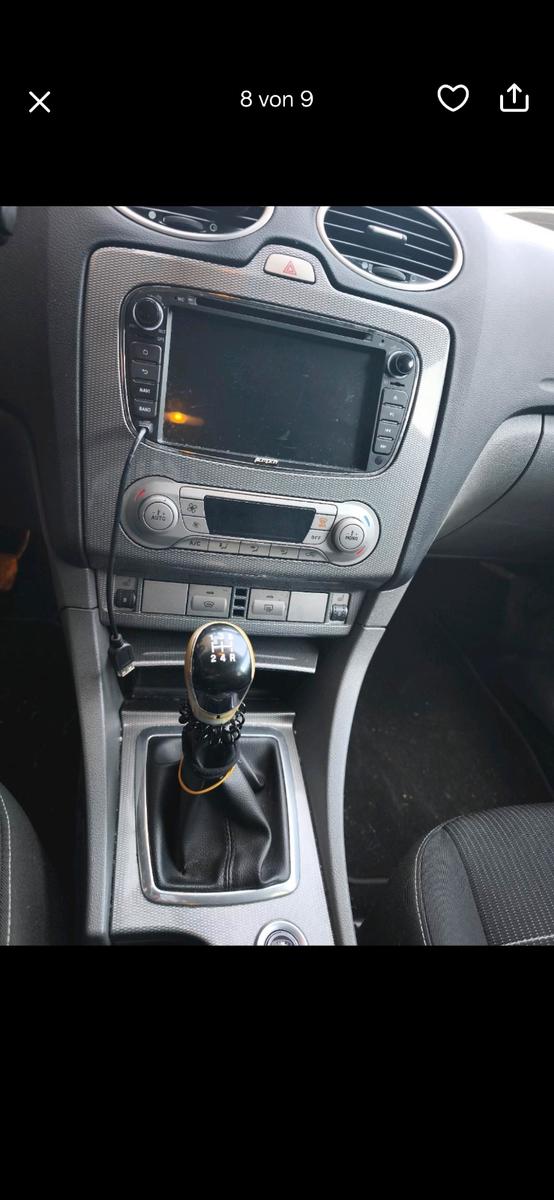 Ford Focus 2010 — interior