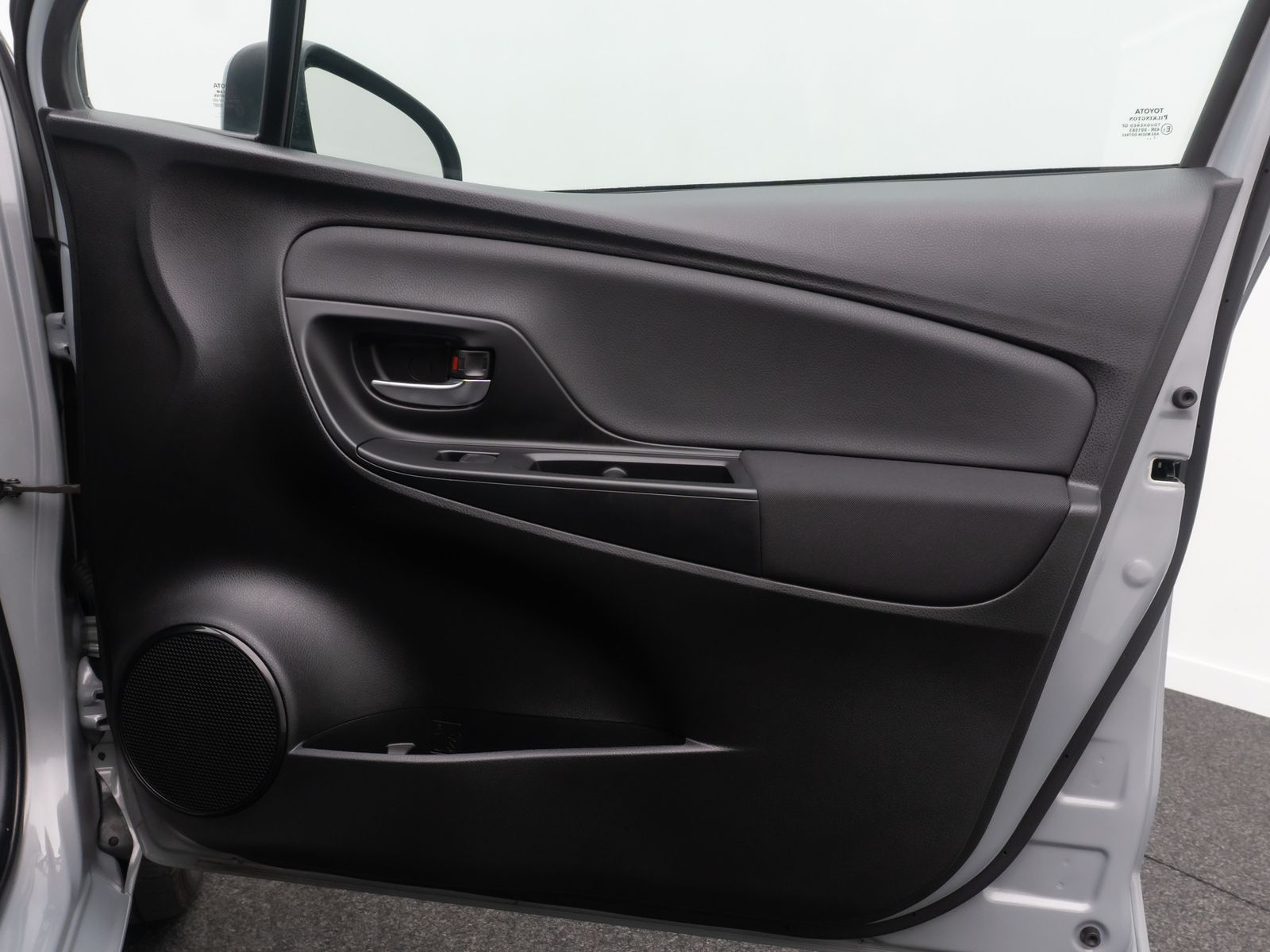 Fahrzeugabbildung Toyota Yaris Hybrid Basis Tempomat Touch KlimaAt HAC LM