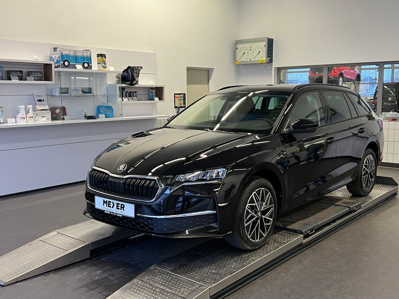 Fahrzeugabbildung SKODA Octavia Combi TOUR 2.0 TDI DSG *AHK, Travel Assi