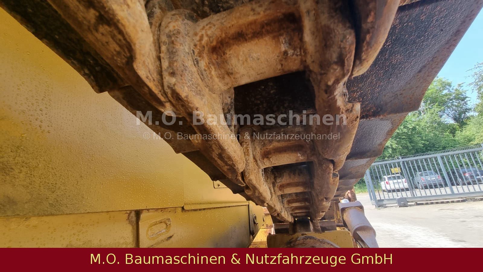 Fahrzeugabbildung CAT D6H Planierraupe / 4. Wegeschild