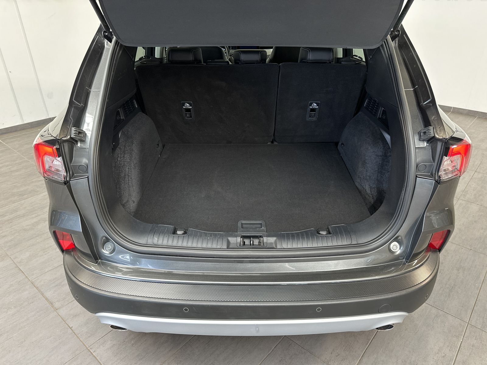Fahrzeugabbildung Ford Kuga 2.0 EB 4x4 Titanium X NAV+LED+AHK+B&O+17ZO