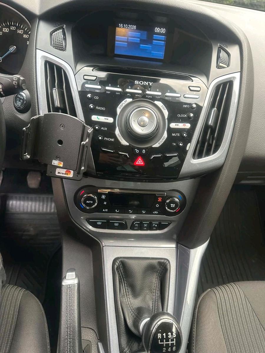 Ford Focus 2014 — салон