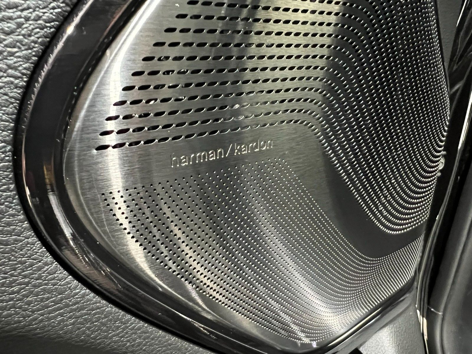 Fahrzeugabbildung Dodge RAM 1500 Limited Night  5,7L V8 HEMI / MFT