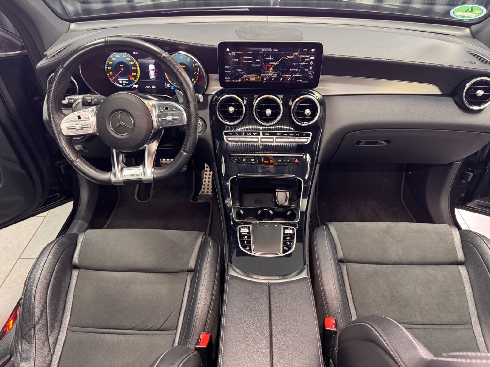Fahrzeugabbildung Mercedes-Benz GLC 63 AMG 4Matic|PP-SITZE|PANO|AHK|360 KAMERA|