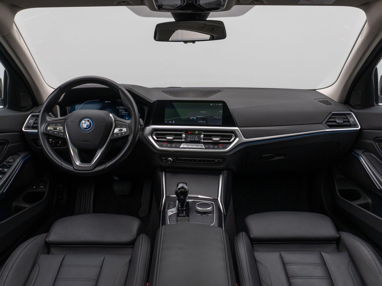 Fahrzeugabbildung BMW 330e xD Sport Line Panorama DAB HiFi Stop&Go AHK