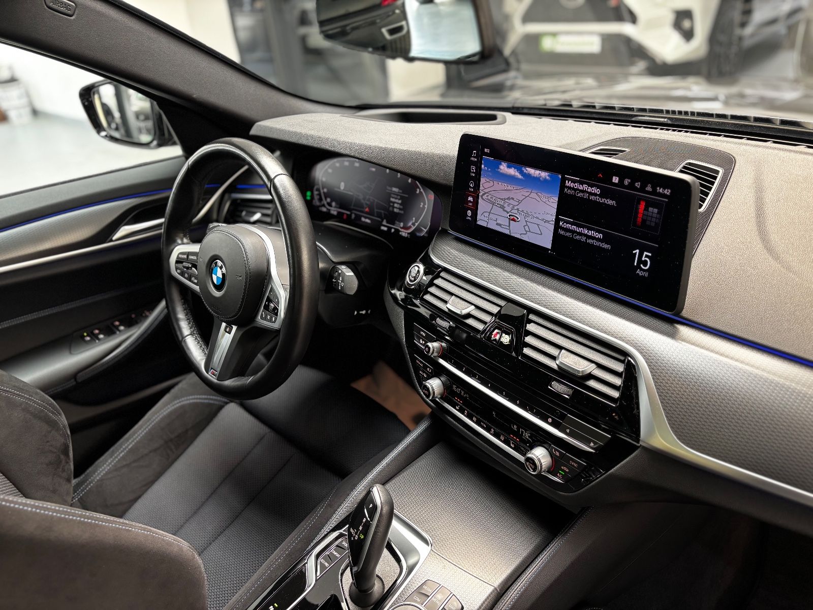 BMW 520d xDrive M Sport Touring HUD PANO LED CAM LIC foto 7
