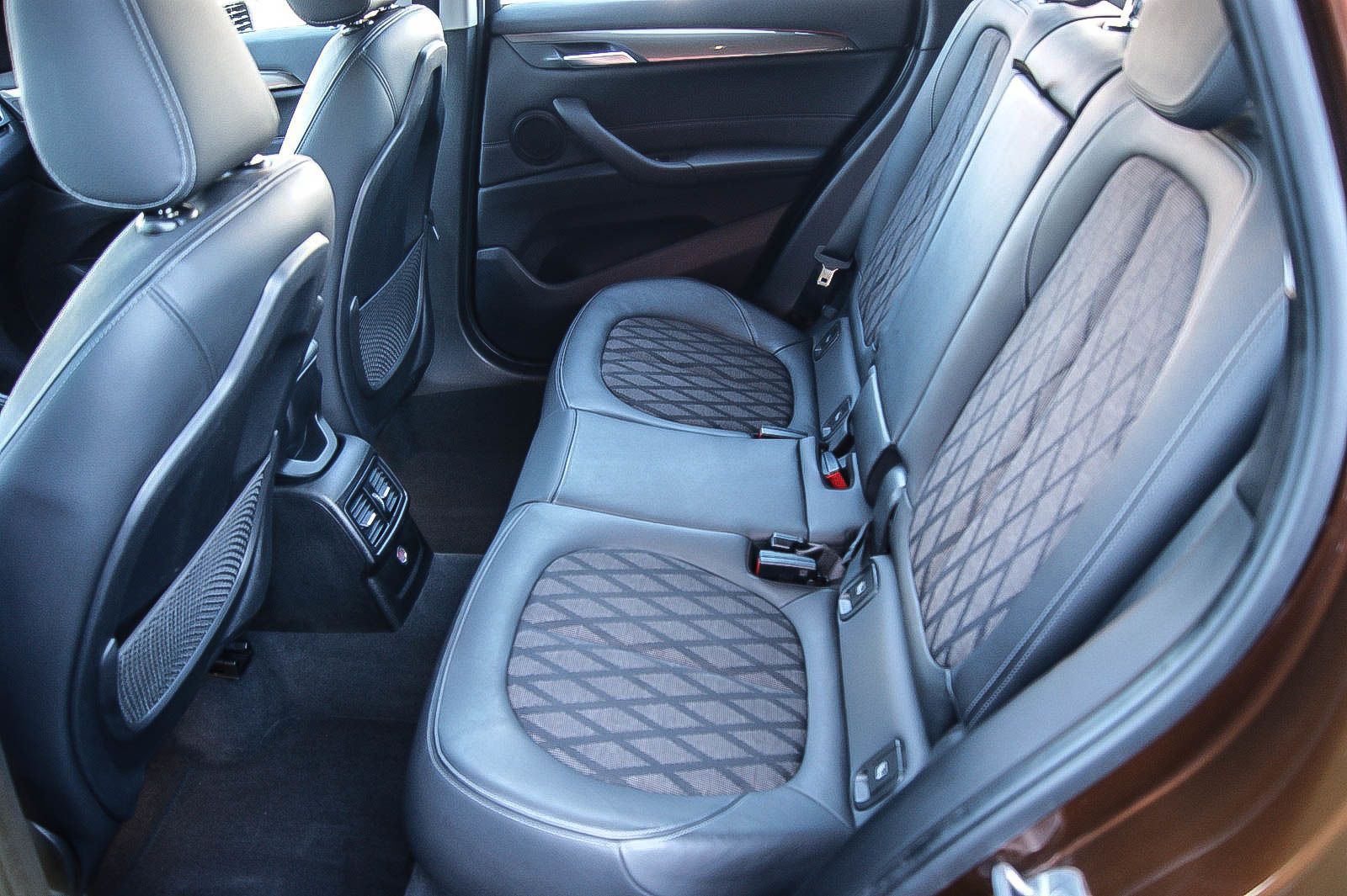 Fahrzeugabbildung BMW X1 xDrive18d xLine Aut. NAVI LED SIZHG TEMPOMAT