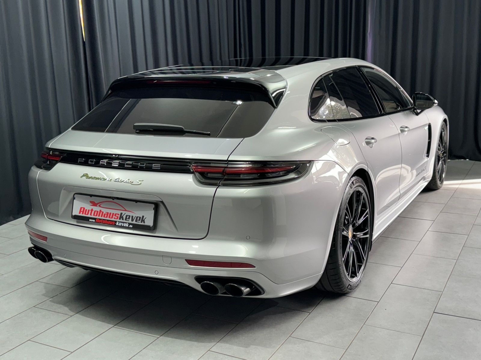 Fahrzeugabbildung Porsche Panamera Sport Turismo Turbo S E-Hybrid*PCCB*ACC