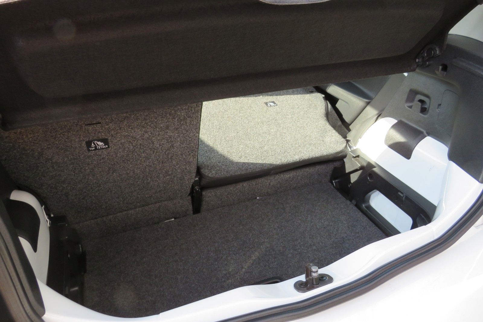 Fahrzeugabbildung Volkswagen up!  SITZHEIZUNG KLIMA 4-TÜREN NEBEL GJ 1.H