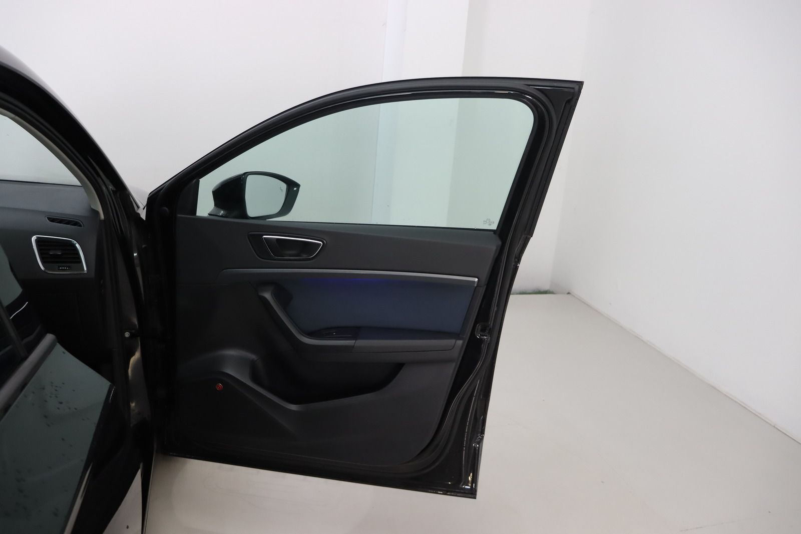 Fahrzeugabbildung SEAT Ateca 2.0 * Navi * LED * ACC * AHK