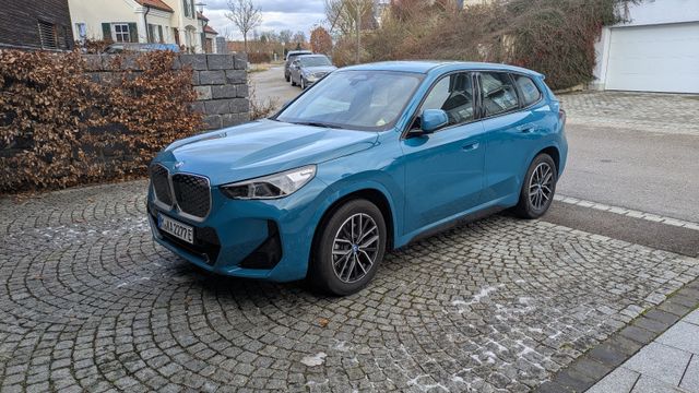 BMW iX1 xDrive30 mit AHK, M Sportpaket.,Headup,...