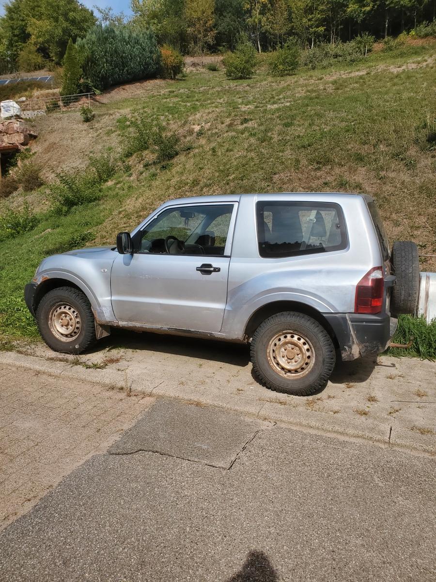 Mitsubishi Pajero 2005 — салон