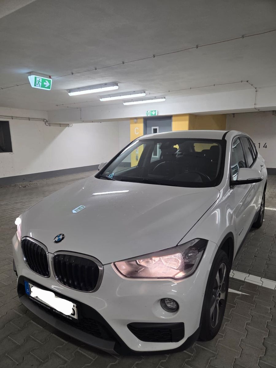 BMW X1 xDrive20d - Navi+/HUD/Sportsitze/Tempomat 
