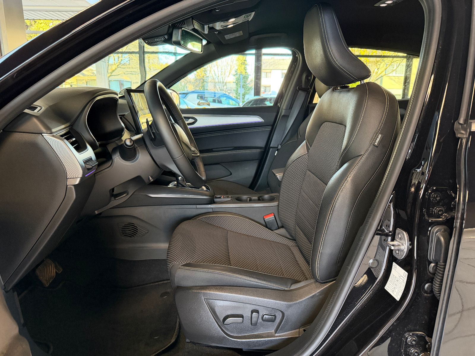 Fahrzeugabbildung Renault Arkana Techno/KAMERA/AMBIENTE/KAMERA/LEDER/ACC