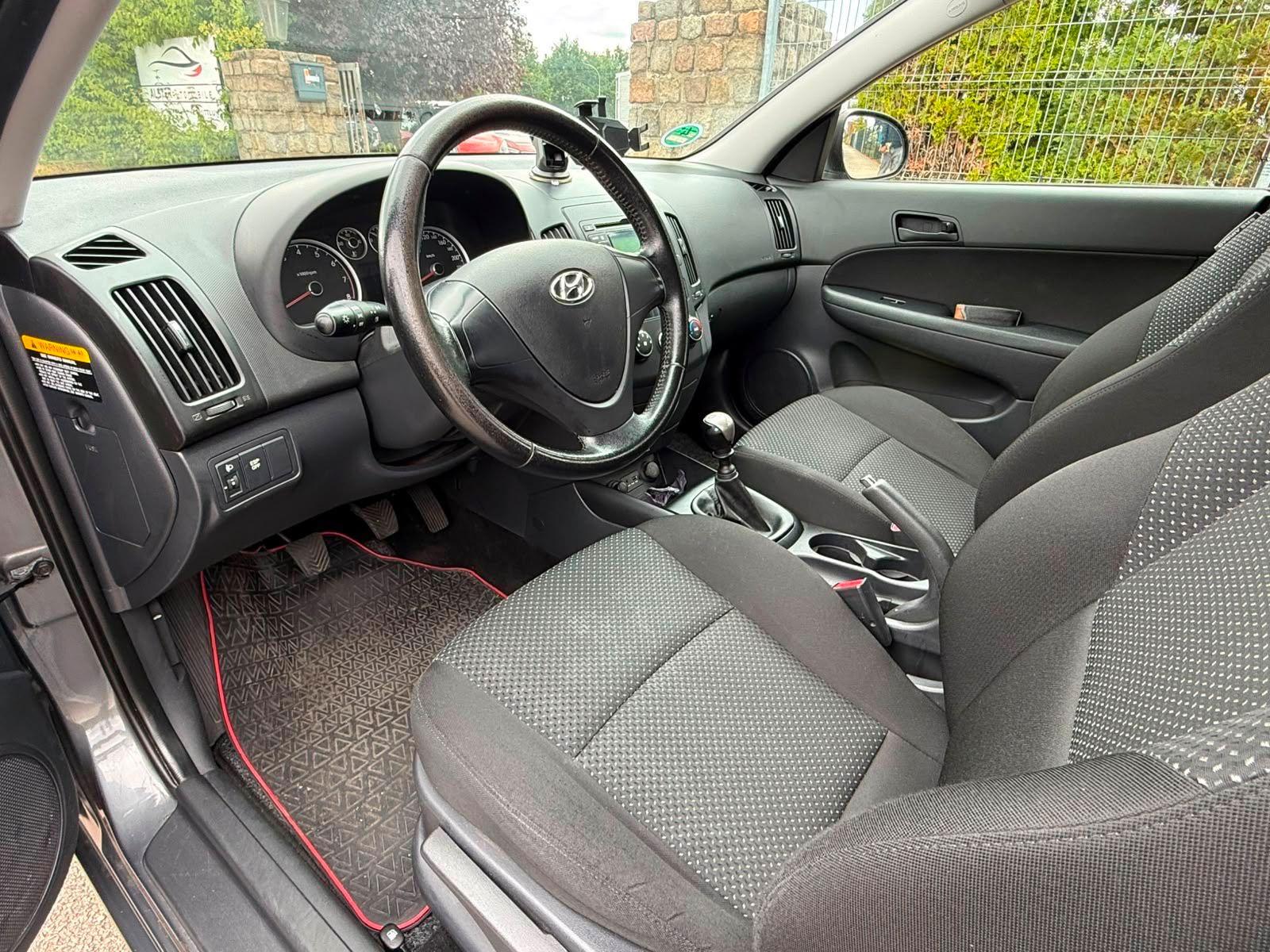Hyundai i30 2010 — photo 7