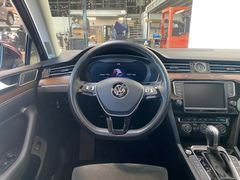 Fahrzeugabbildung Volkswagen Passat Variant 2.0 TDI DSG HUD Pano 360° LED ACC