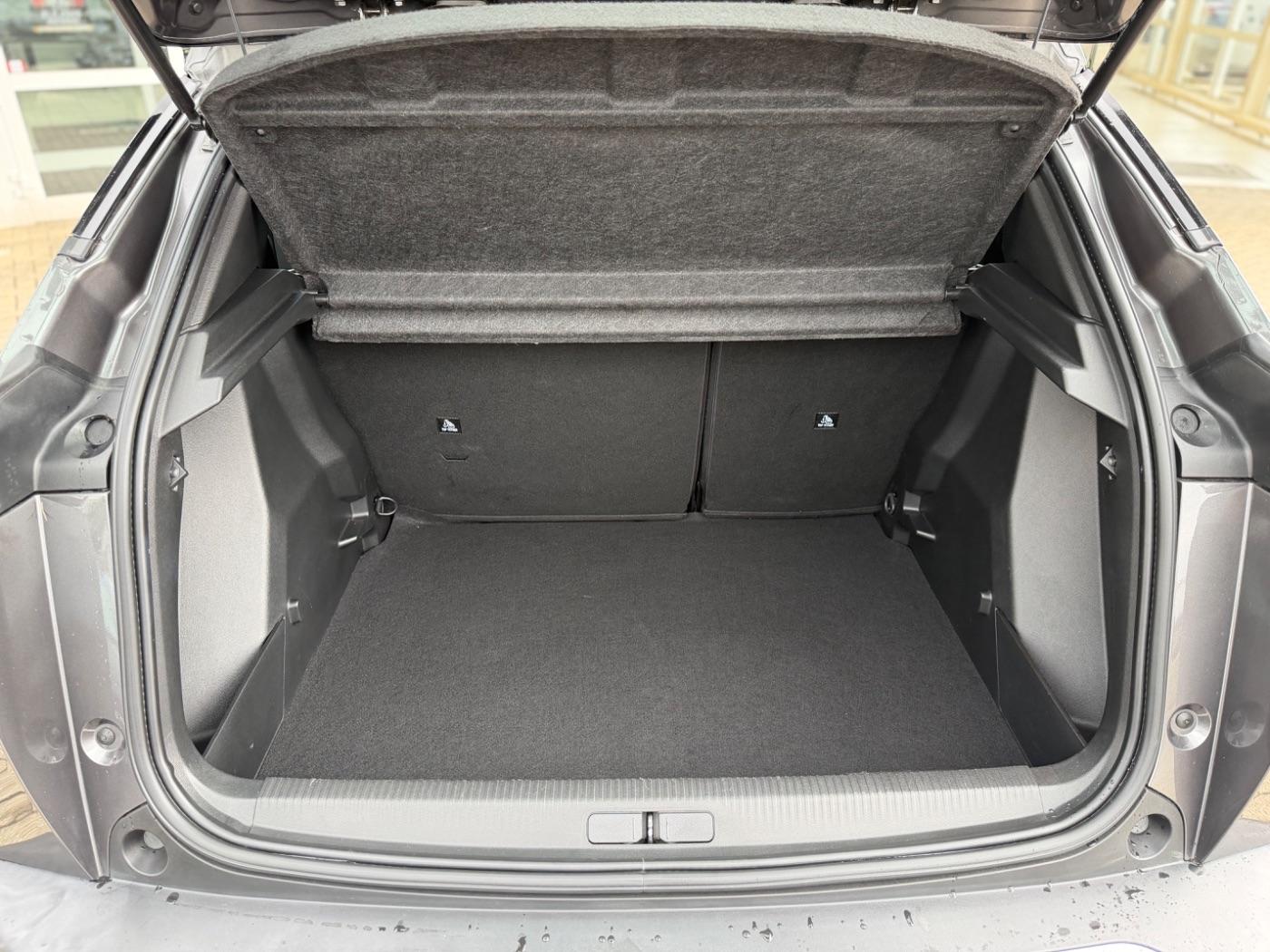 Peugeot 2008 Active Matrix AHK PDC SHZ SpurH